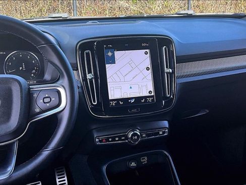 Used 2022 Volvo XC40 T5 R-Design w/ Advanced Package image 9