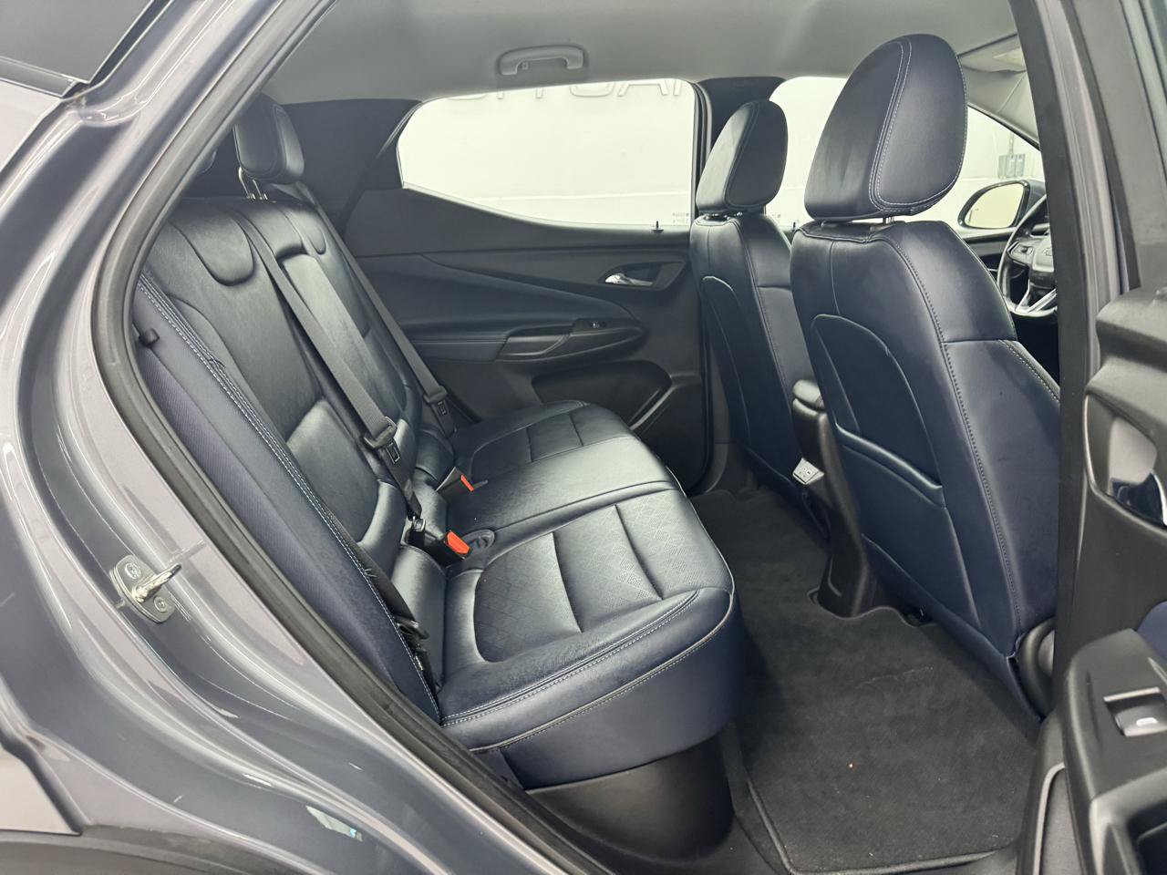 Used 2023 Chevrolet Bolt EUV LT w/ Convenience Package FWD image 17