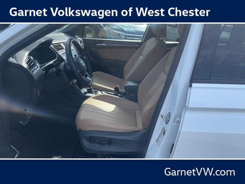 Certified 2024 Volkswagen Tiguan SE R-Line AWD/4WD image 9