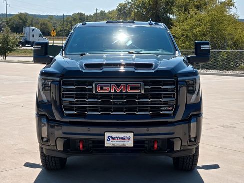 Used 2024 GMC Sierra 2500 AT4 w/ AT4 Premium Plus Package AWD/4WD image 8
