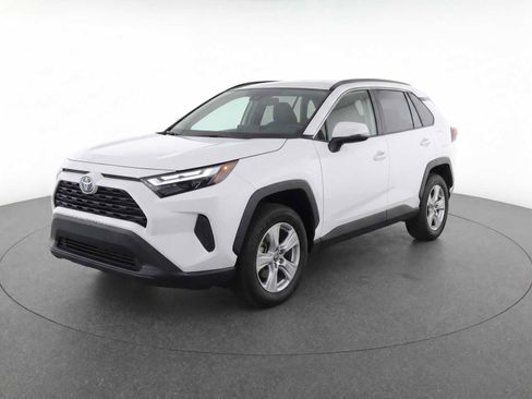 Used 2025 Toyota RAV4 XLE AWD/4WD image 1