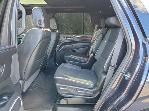 Used 2022 Cadillac Escalade Premium Luxury AWD/4WD image 14