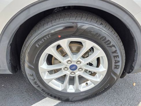 Used 2021 Ford Escape SE image 8