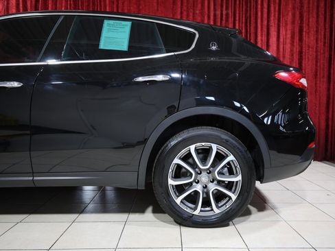 Used 2018 Maserati Levante image 6