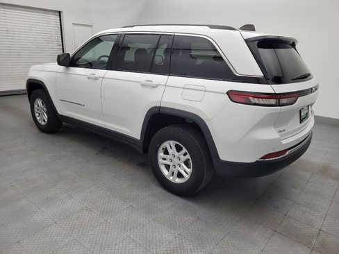 Used 2023 Jeep Grand Cherokee Laredo AWD/4WD image 3