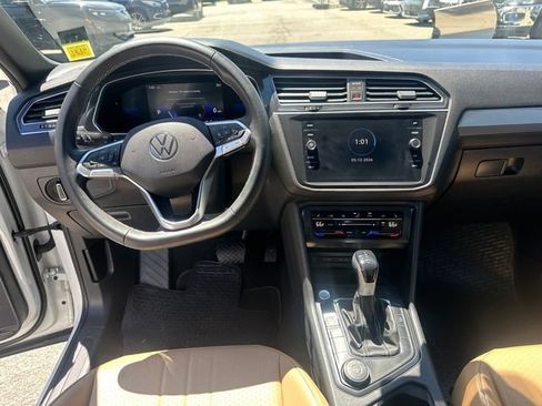 Used 2023 Volkswagen Tiguan SE w/ Panoramic Sunroof Package AWD/4WD image 27