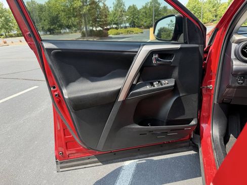 Used 2015 Toyota RAV4 XLE FWD image 11