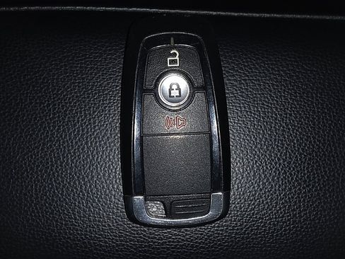 Used 2024 Ford Edge SEL image 32