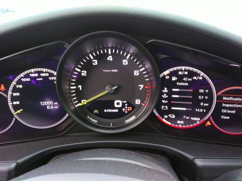 Used 2023 Porsche Panamera 4 Platinum Edition image 18