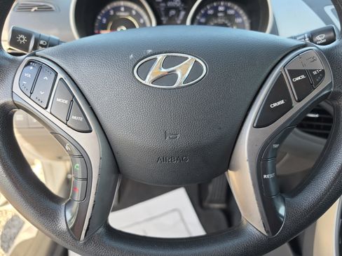 Used 2013 Hyundai Elantra GLS w/ Preferred Pkg image 28