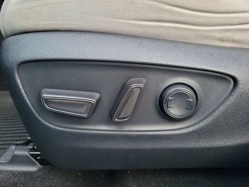 Used 2020 Toyota RAV4 XLE FWD image 11