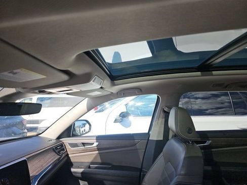 Used 2025 Volkswagen Atlas SEL image 15