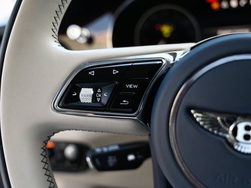 Used 2022 Bentley Bentayga image 25