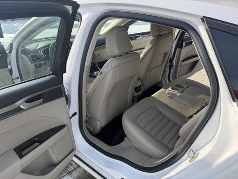 Used 2020 Ford Fusion SEL image 23