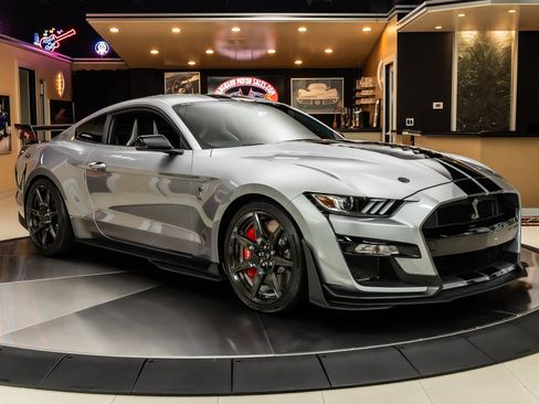 Used 2020 Ford Mustang Shelby GT500 w/ Carbon Fiber Track Pack RWD image 9