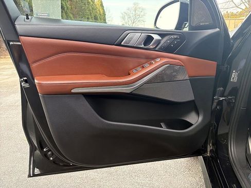 Used 2020 BMW X7 M50i image 9