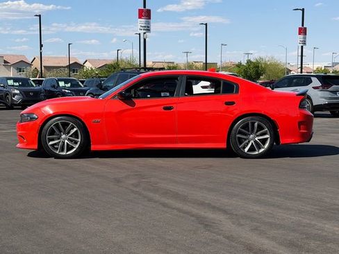 Used 2019 Dodge Charger Scat Pack RWD image 2