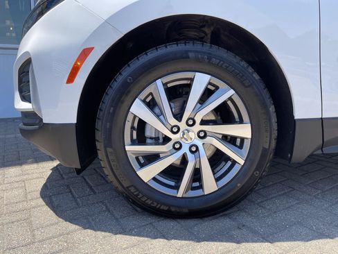 Used 2024 Chevrolet Equinox LT FWD image 10