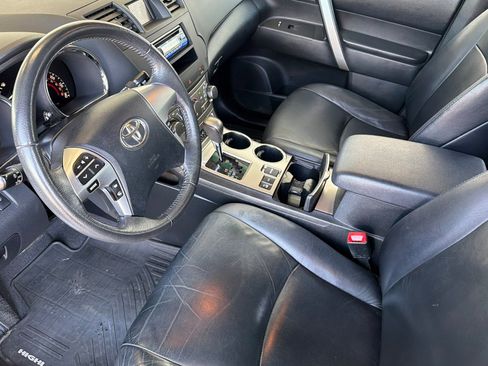 Used 2012 Toyota Highlander SE w/ Tow Pkg AWD/4WD image 9