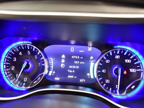 Used 2024 Chrysler Pacifica Touring-L image 21