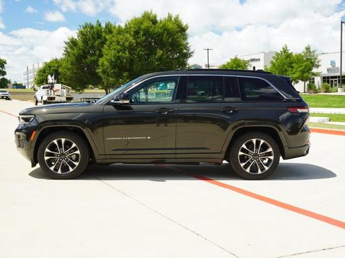 Used 2024 Jeep Grand Cherokee Overland w/ Luxury Tech Group IV AWD/4WD image 2