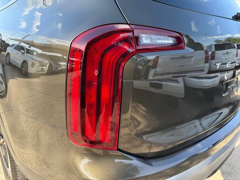 Used 2023 Kia Telluride S FWD image 11