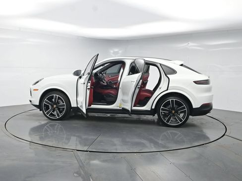 Used 2023 Porsche Cayenne Coupe AWD/4WD image 46