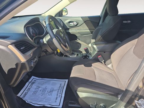 Used 2016 Jeep Cherokee Latitude w/ Safety/Convenience Group FWD image 21