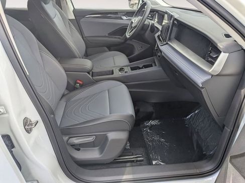 New 2026 Volkswagen Tiguan SE image 30