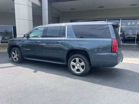 Used 2019 Chevrolet Suburban LT image 4