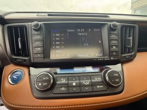 Used 2017 Toyota RAV4 Limited w/ Protection Package image 18