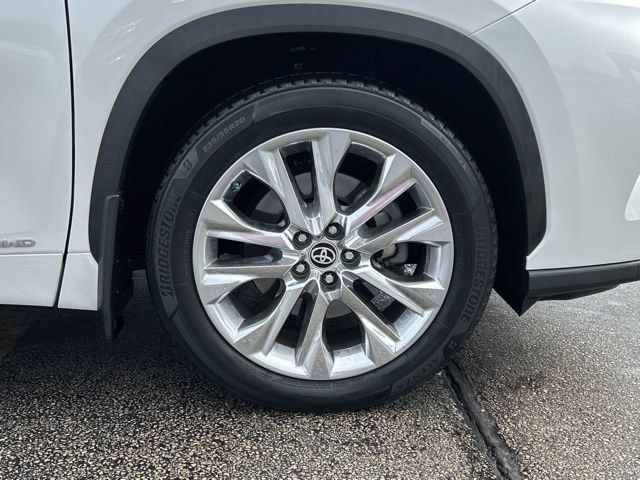 Used 2021 Toyota Highlander Limited AWD/4WD image 16