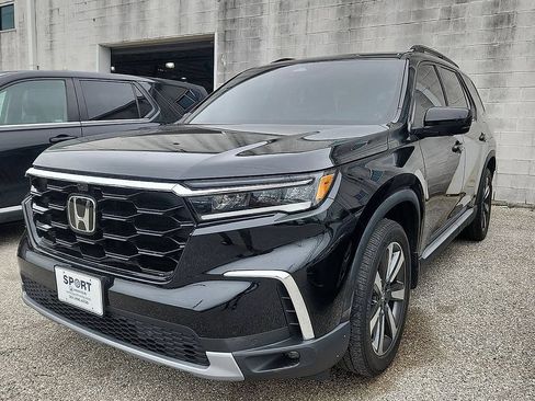 Used 2023 Honda Pilot Elite image 2