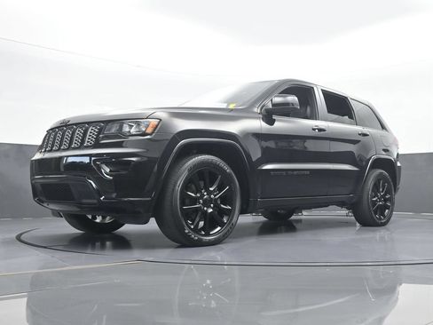 Used 2020 Jeep Grand Cherokee Altitude RWD image 56