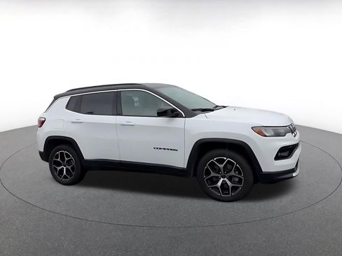 Used 2025 Jeep Compass Limited image 2