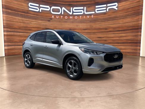 Used 2024 Ford Escape ST-Line image 9