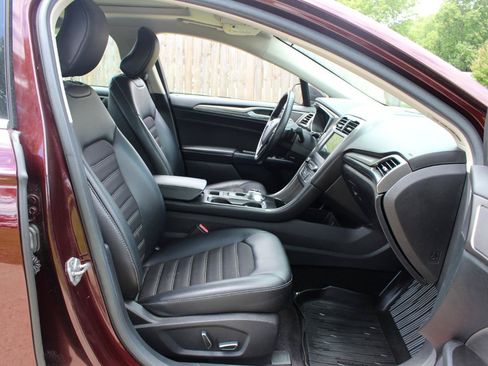 Used 2017 Ford Fusion SE w/ Equipment Group 201A AWD/4WD image 39