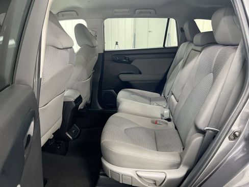 Used 2022 Toyota Highlander L FWD image 22