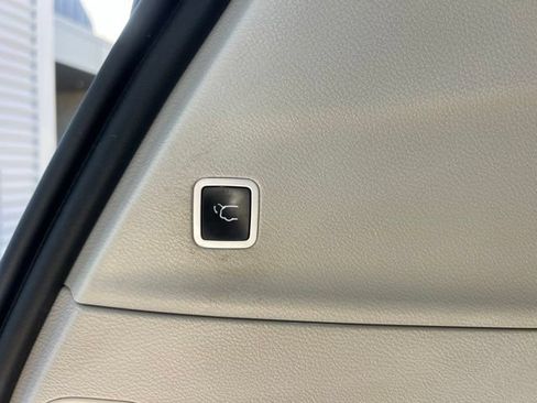 Used 2019 Chrysler Pacifica Limited FWD image 15