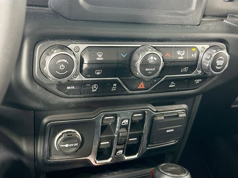 Used 2023 Jeep Gladiator Sport image 15