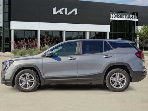 Used 2024 GMC Terrain SLE image 4