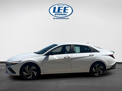 Certified 2025 Hyundai Elantra Sport FWD image 4