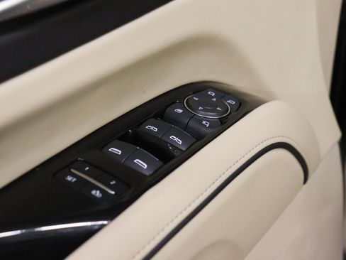 Used 2022 Cadillac Escalade ESV Premium Luxury image 12