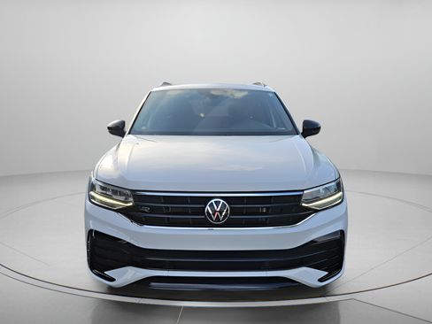 Certified 2022 Volkswagen Tiguan SE R-Line FWD image 8