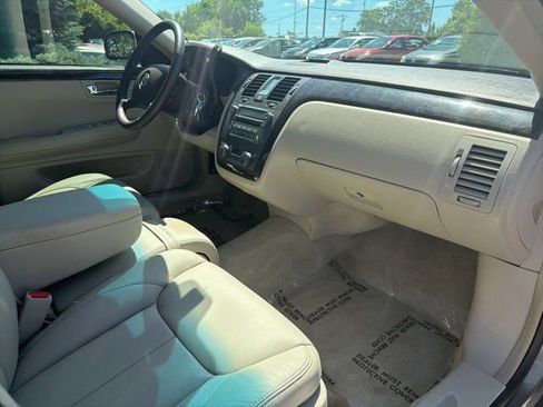 Used 2011 Cadillac DTS Luxury FWD image 24