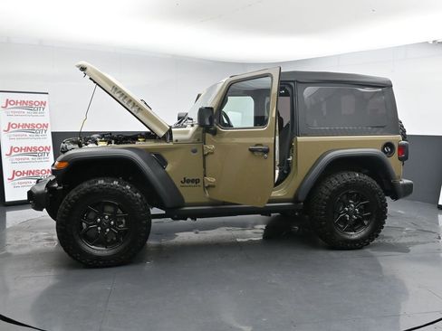 Used 2025 Jeep Wrangler Sport image 43
