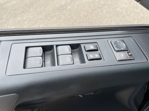 Used 2009 Nissan Titan SE image 13