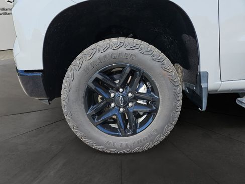 Used 2024 Chevrolet Silverado 1500 LT Trail Boss w/ Convenience Package II AWD/4WD image 14