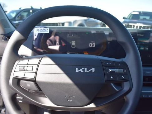 New 2026 Kia K4 LXS FWD image 24