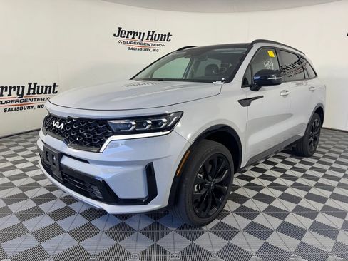 Used 2023 Kia Sorento SX AWD/4WD image 1
